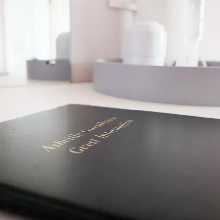 Ashville בית הארחה